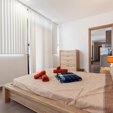Апартаменты Perfect Seaview Penthouse Сент-Полс-Бей Экстерьер фото